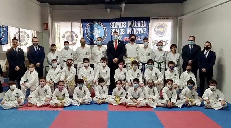29 deportistas del Club Invictus Málaga, examinados para elevar el nivel del taekwondo ITF malagueño