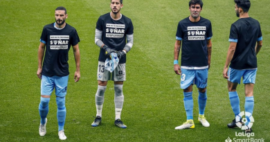 El Málaga luce camisetas en contra de la SuperLiga