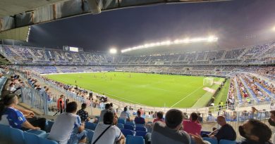 Antoñín sigue lanzando guiños al Málaga: espectador de lujo en el debut liguero frente al Mirandés