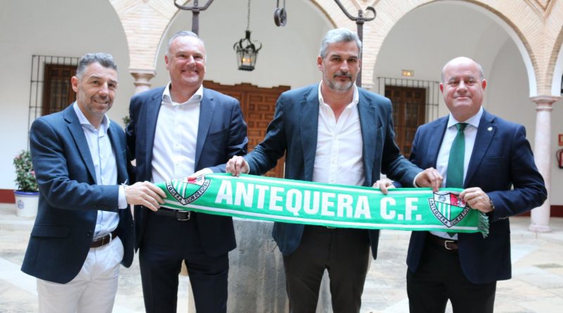 ¿Quién es Mike Garlick, el nuevo propietario del Antequera CF?