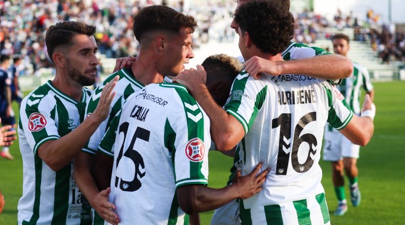 El Antequera se lleva el derbi ante el Marbella y el Torremolinos sigue sin vencer a domicilio