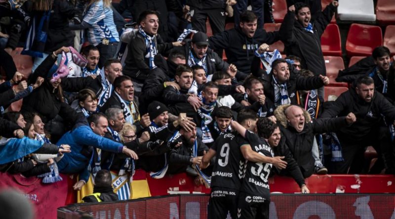 Un huracán llamado Málaga CF destroza hasta el último aspa de El Molinón