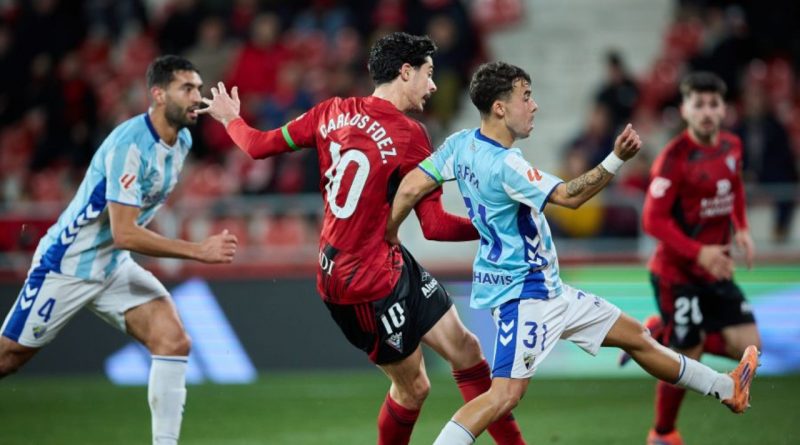 El Málaga da vida a un Mirandés que no veía la luz al final del túnel