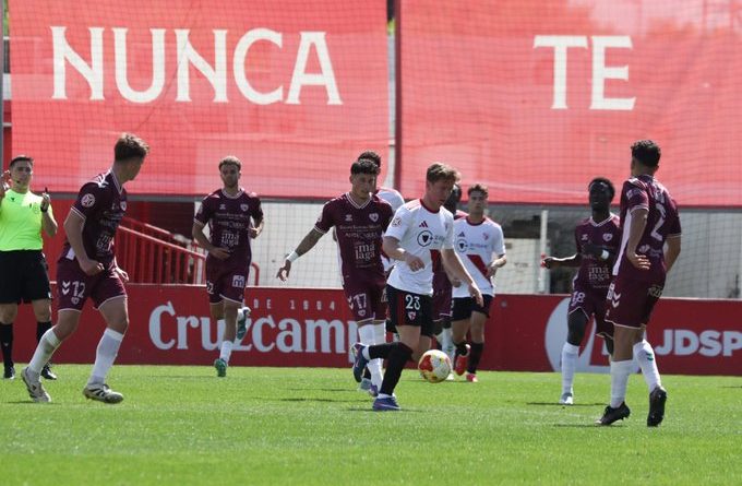 Sevilla Atlético-Antequera: Reparto de puntos con sabor agridulce