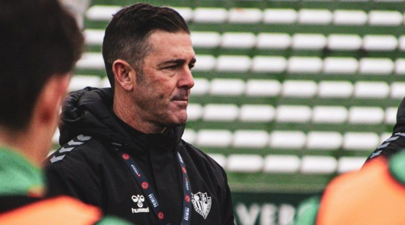 Abraham Paz renueva con el Antequera hasta 2027
