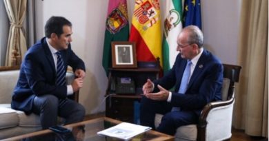 BlueBay se reúne con el alcalde con el futuro del Málaga sobre la mesa