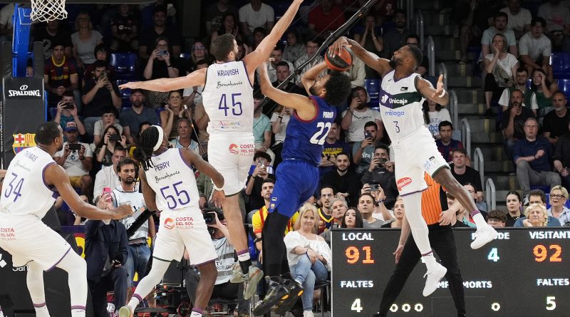 El Unicaja se abraza con su historia en el Palau