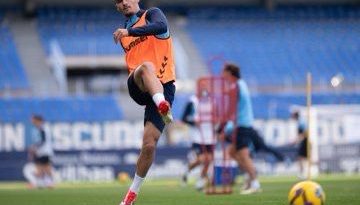 El entrenamiento a puerta abierta divierte a más de 4.000 malaguistas