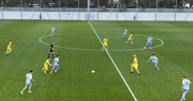 El Atlético Malagueño golea de forma autoritaria y se pone más líder