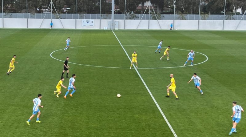 El Atlético Malagueño golea de forma autoritaria y se pone más líder