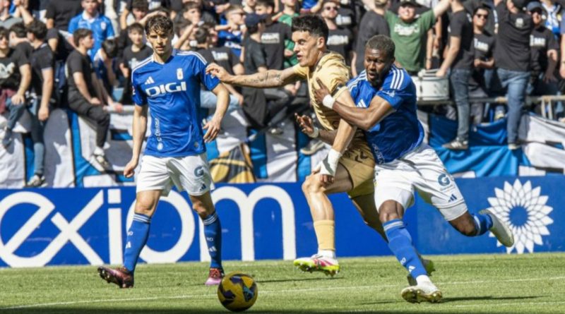 El Málaga CF se inmola en Oviedo