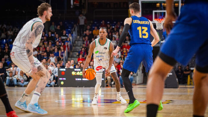 El Unicaja cae con honores en el Palau