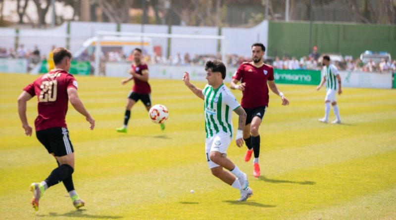 El Juventud Torremolinos deja escapar el liderato en casa