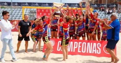 Las jugadoras del Atlético Torroxeño se proclaman campeonas de España