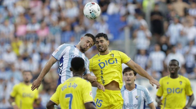 Málaga-Cádiz: El gol de Ortuño castiga a un Málaga que despertó tarde (0-1)