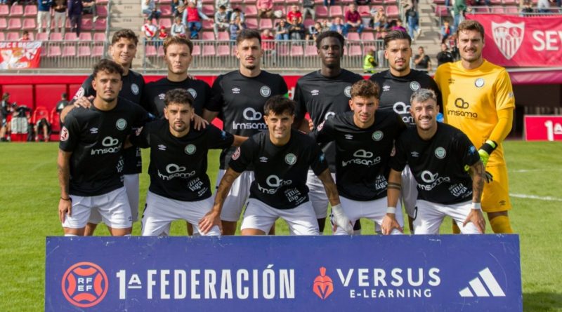 El Torremolinos salva los muebles en una jornada negra para los malagueños