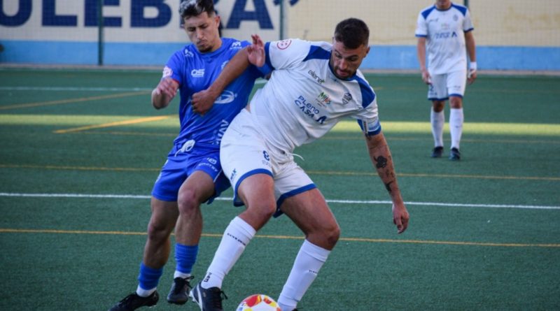 Cristóbal, capitán del Mijas Las Lagunas: "El club crece sin olvidar que es un equipo de barrio, esa es la clave"