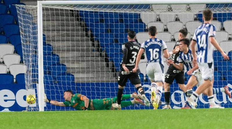 El Málaga vuelve a pinchar en una fría Anoeta