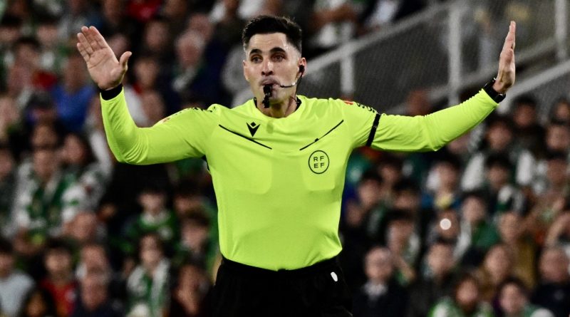 Andrés Fuentes Molina, árbitro designado para el encuentro del Real Sociedad B - Málaga CF