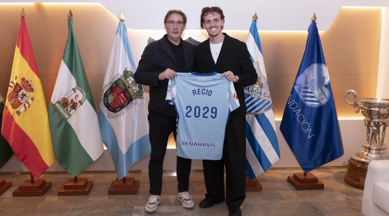 Ángel Recio firma hasta 2029 con el Málaga CF