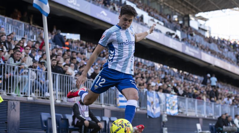 El Málaga CF vuelve a anotar de balón parado más de un año después