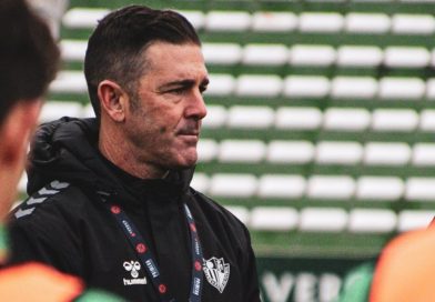 Abraham Paz renueva con el Antequera hasta 2027