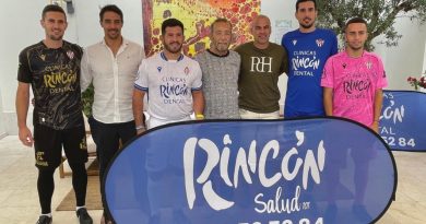 Clínicas Rincón Dental ya luce en las equipaciones del Vélez CF 1922
