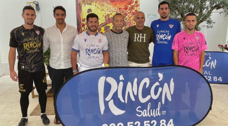Clínicas Rincón Dental ya luce en las equipaciones del Vélez CF 1922