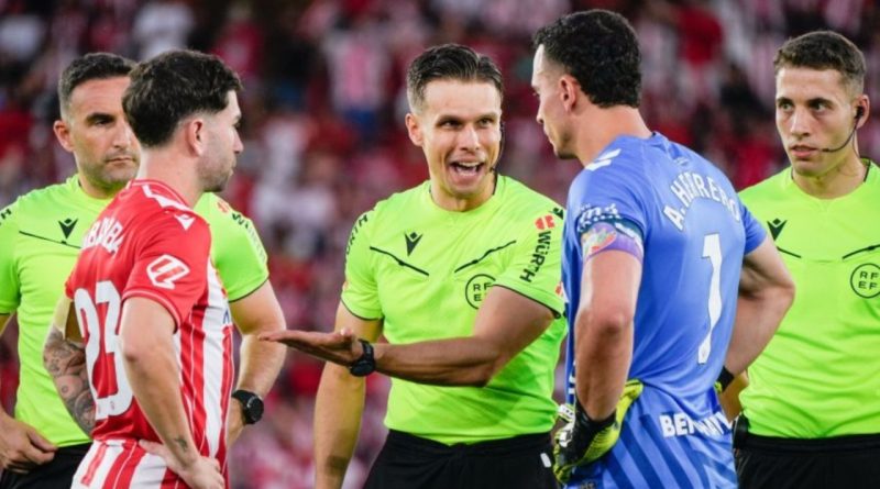 Carlos Muñiz, árbitro designado para dirigir el Alavés-Málaga